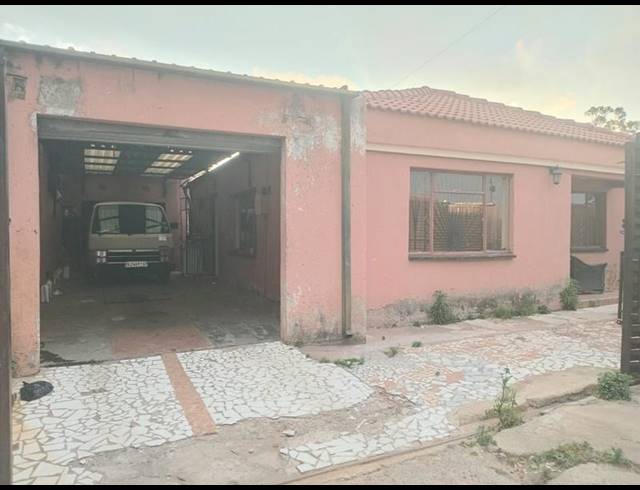 3 BEDROOM HOUSE FOR SALE IN MEADOWLANDS ZONE 1